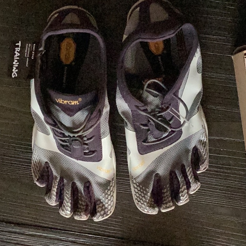 Vibram Five Fingers Woman’s size 7 7.5 athletic training shoes.  NEW